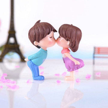 1480215 KISSING COUPLE B-1 MINIATURE