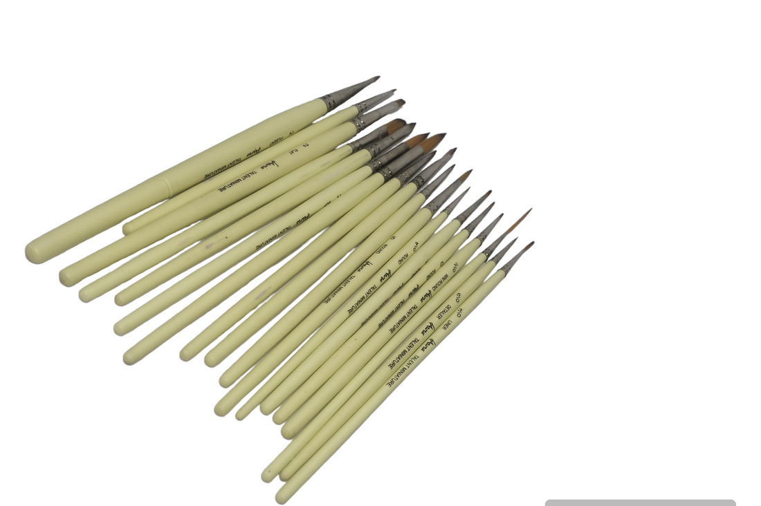 A.P MINIATURE BRUSHES 18 PICS