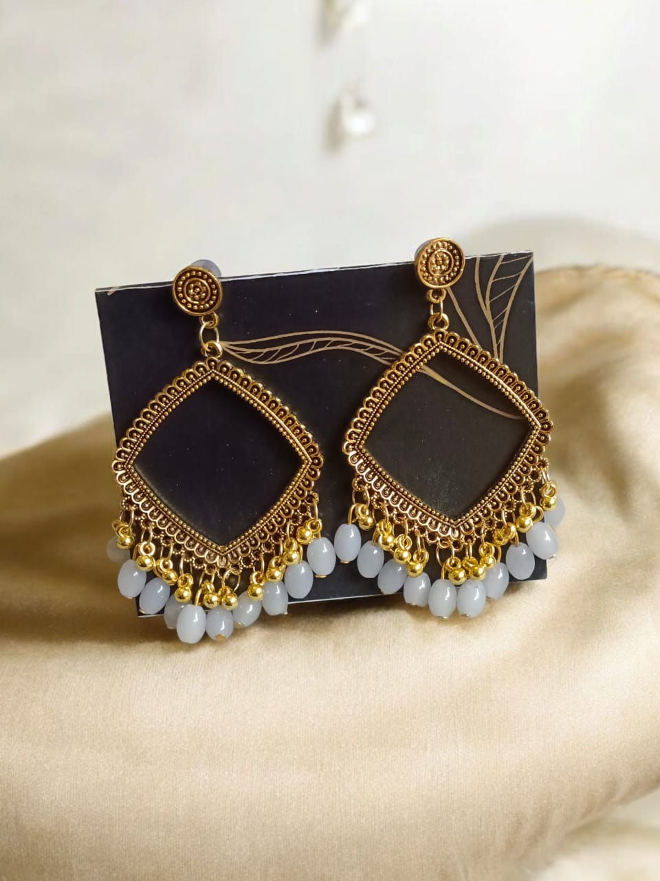 EAR RING JHUMKA GOLD WITH MOTI