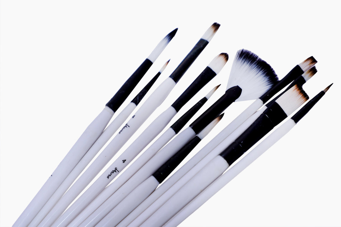 S 11 Brush Set in plastic handle