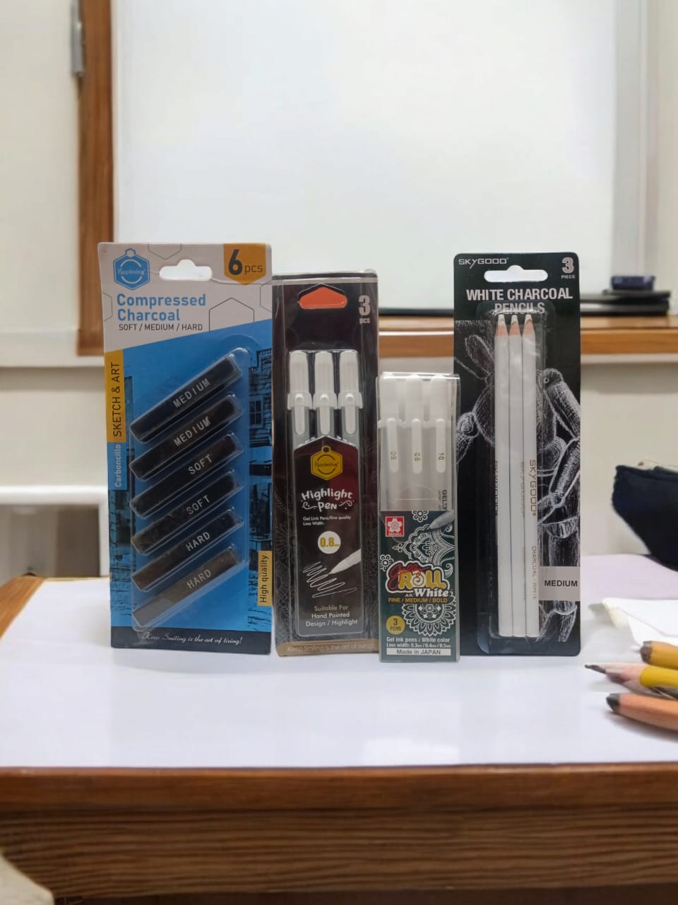 3 Black Charcoal Pencil,3 White Highlighter Pen and 6 Compressed Charcoal Sticks